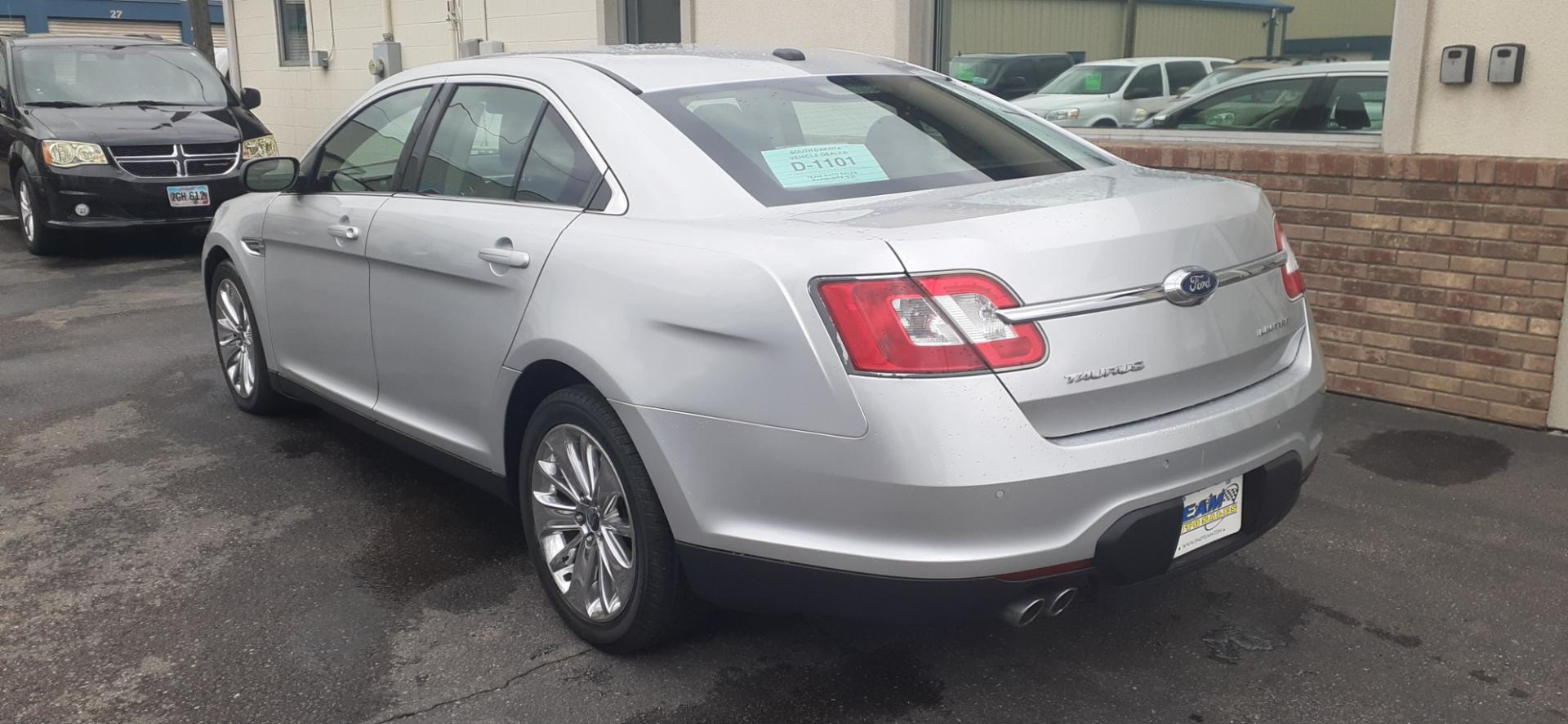 2011 Ford Taurus Limited FWD (1FAHP2FW6BG) with an 3.5L V6 DOHC 24V engine, 6-Speed Automatic transmission, located at 2015 Cambell Street, Rapid City, SD, 57701, (605) 342-8326, 44.066433, -103.191772 - CARFAX AVAILABLE - Photo#2